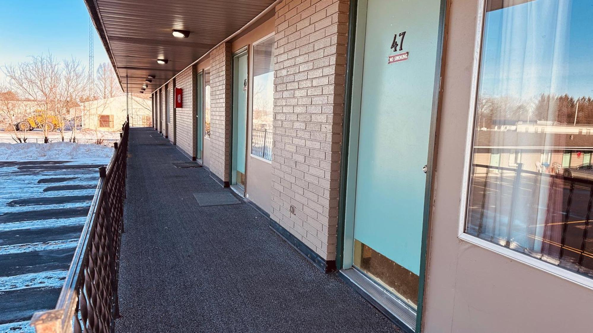 Currys Motel By Oyo Saginaw Mi エクステリア 写真
